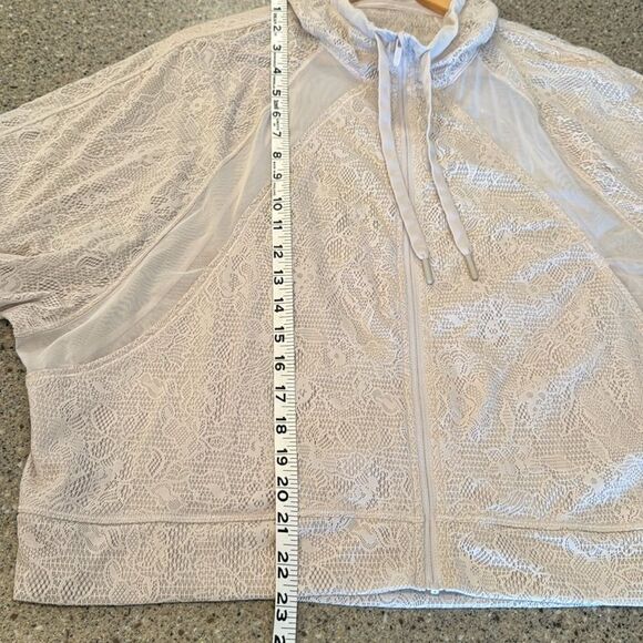 LULULEMON In Depth Lace Jacket - Picture 14 of 15